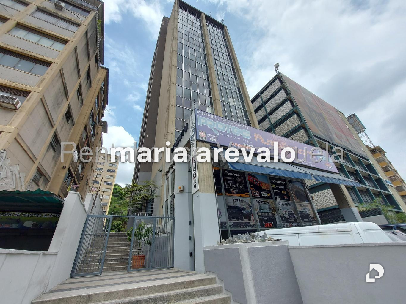 Oficina en Colinas de Bello Monte, Caracas – 24