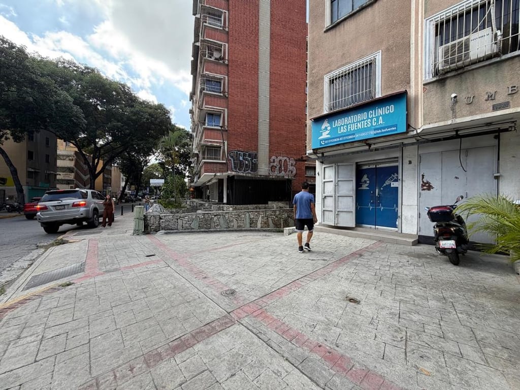 Local comercial en Bello Monte, Caracas - 1