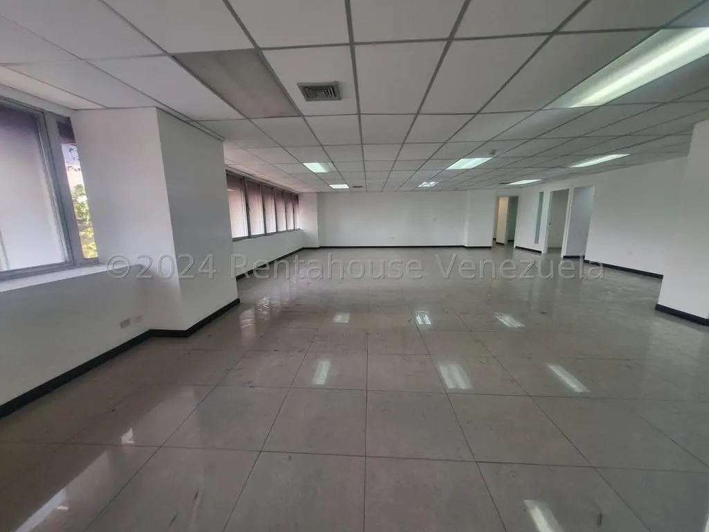 Office in Los Palos Grandes, Caracas - 1