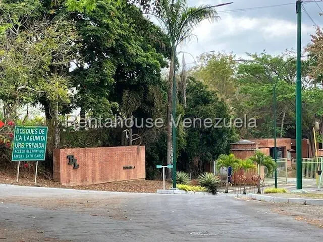 Land in Bosques de La Lagunita, Caracas - 1