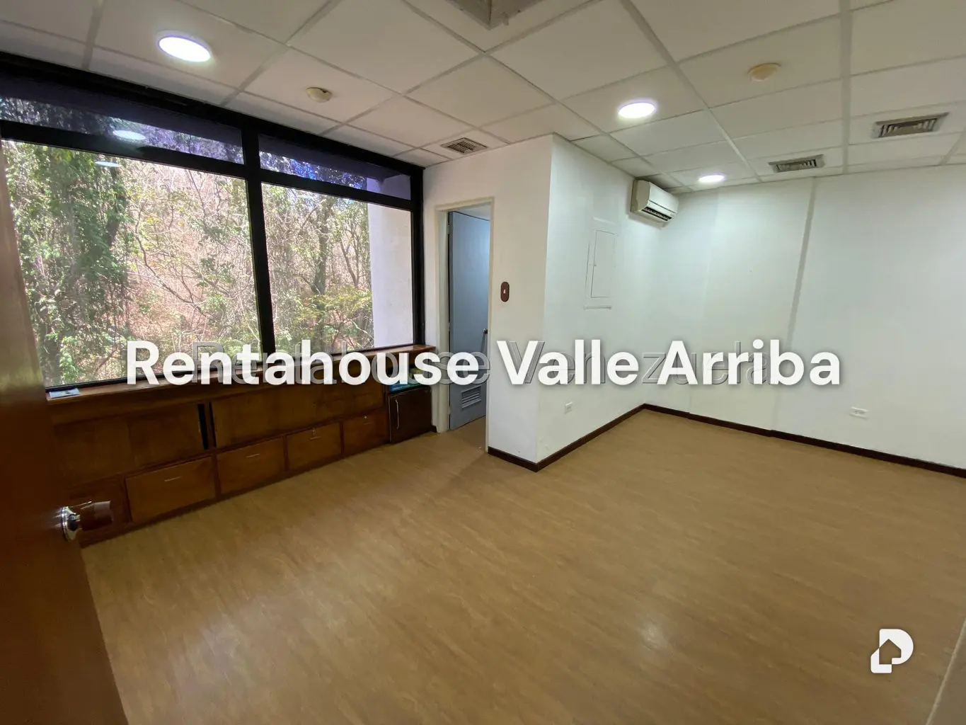 Local comercial en Los Samanes, Caracas – 3