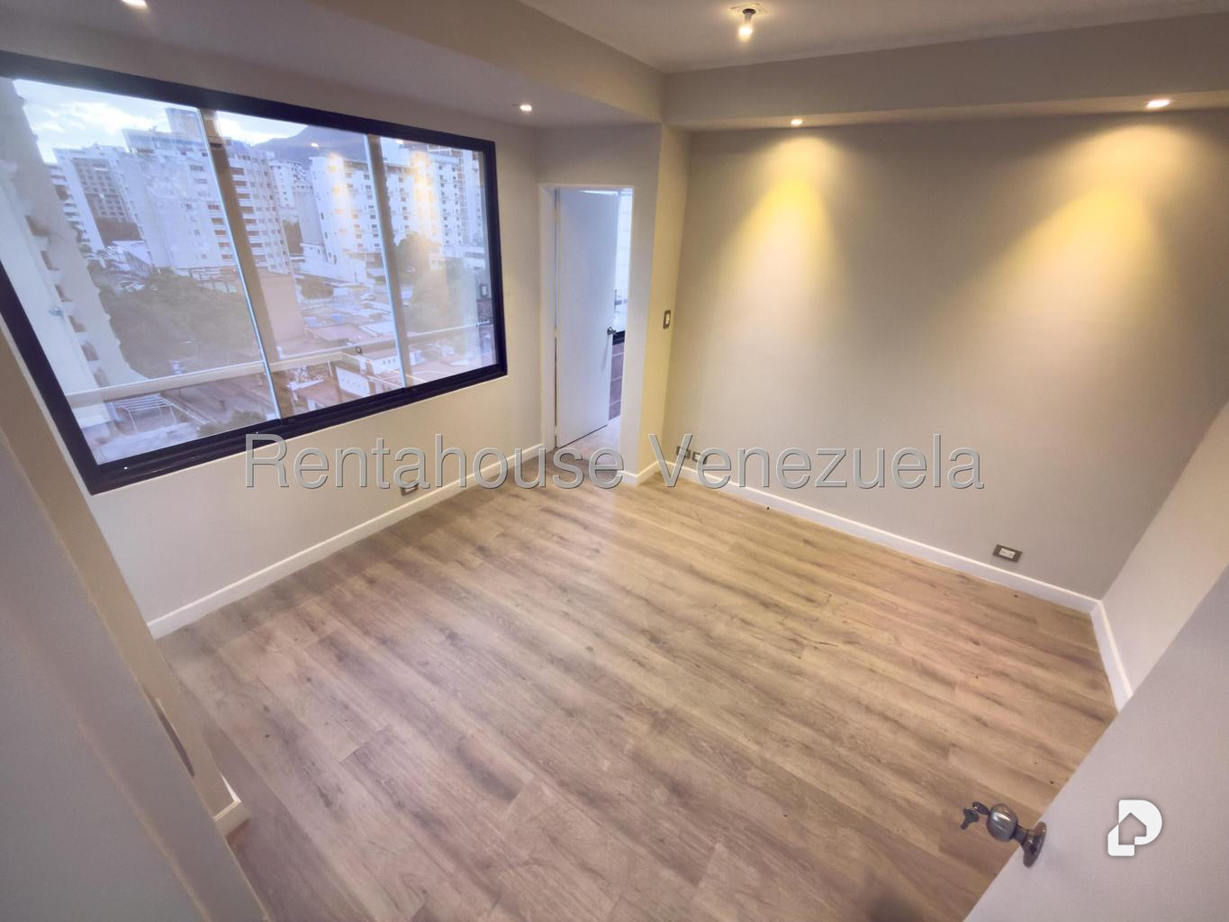 Apartamento en Los Palos Grandes, Caracas – 16