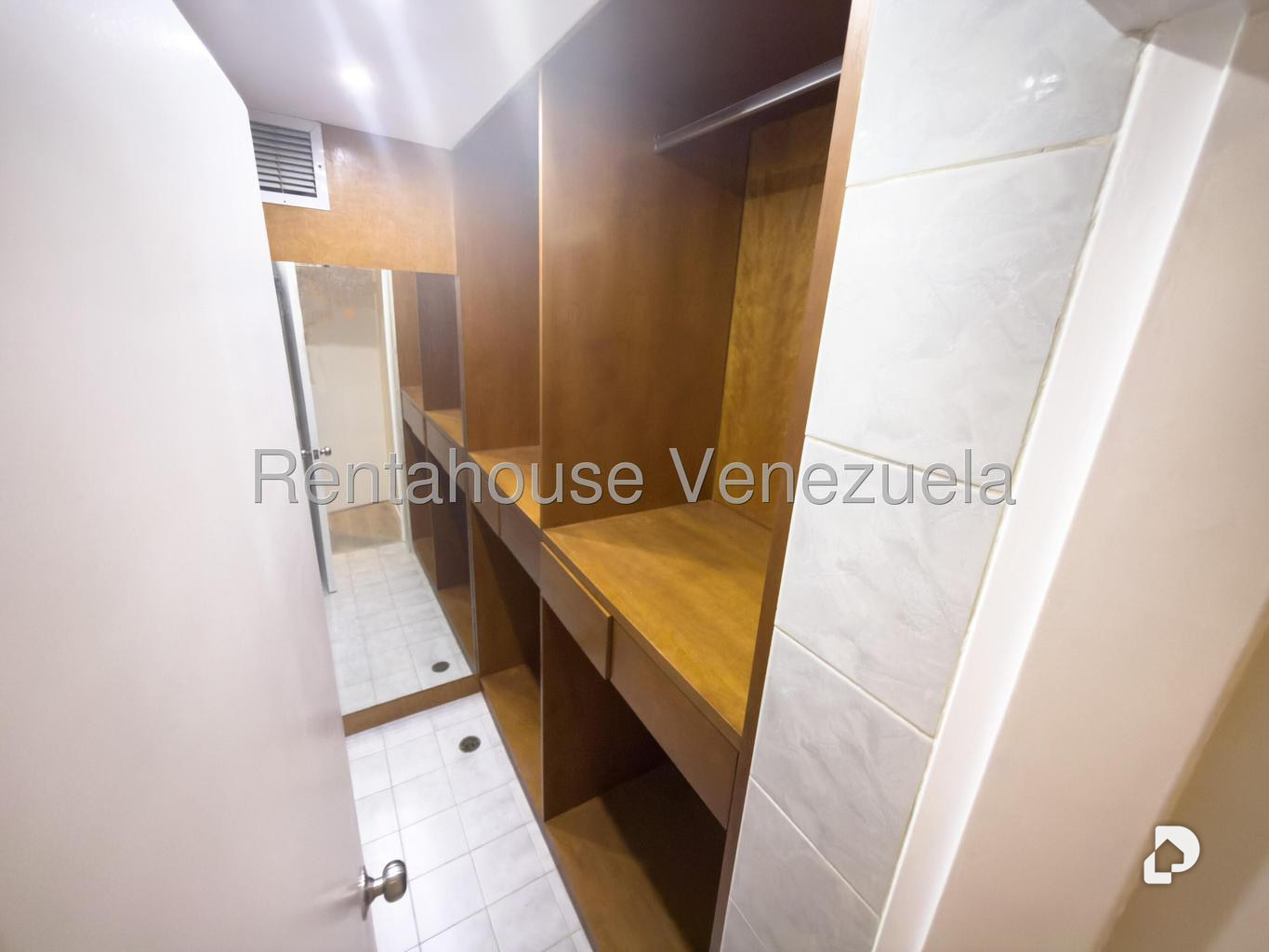 Apartamento en Los Palos Grandes, Caracas – 19