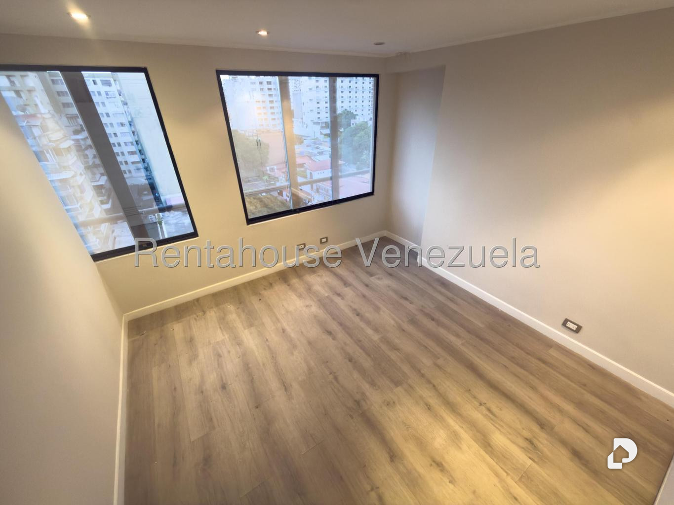 Apartamento en Los Palos Grandes, Caracas – 14
