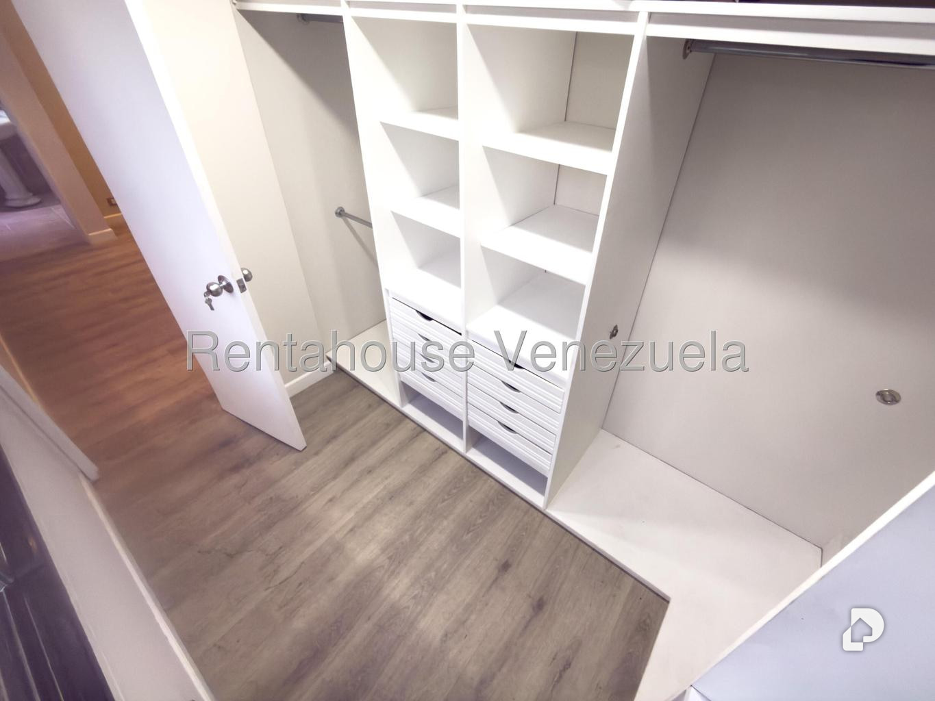 Apartamento en Los Palos Grandes, Caracas – 18