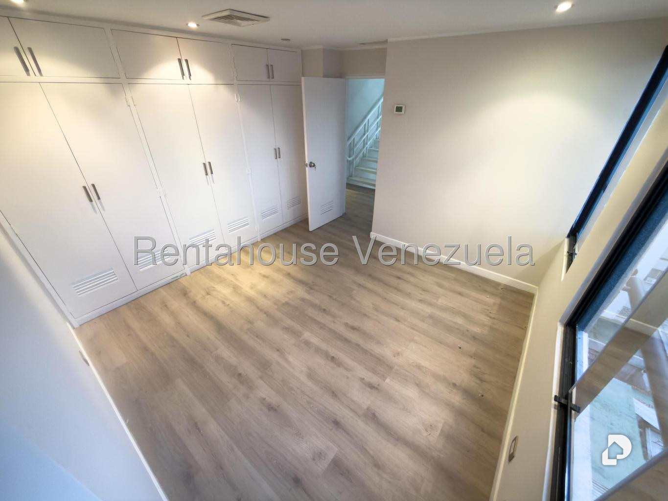 Apartamento en Los Palos Grandes, Caracas – 15