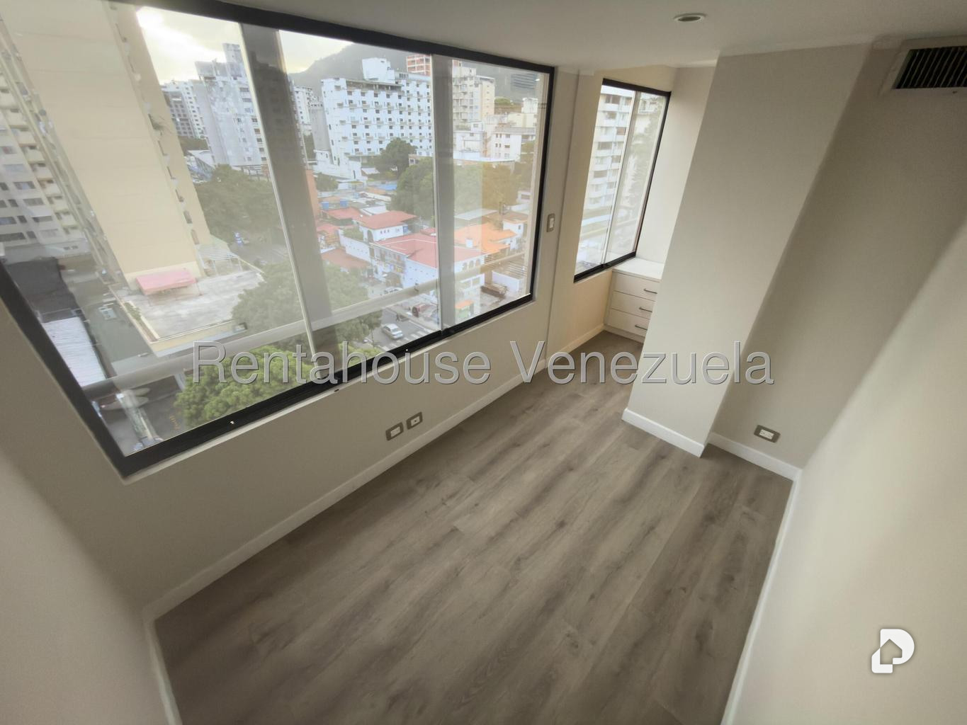 Apartamento en Los Palos Grandes, Caracas – 13