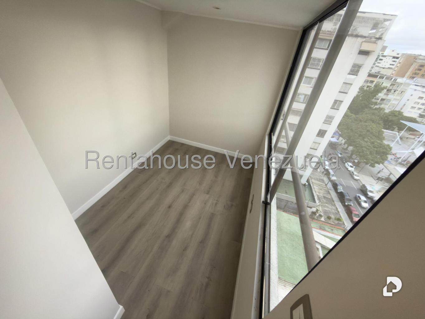 Apartamento en Los Palos Grandes, Caracas – 12