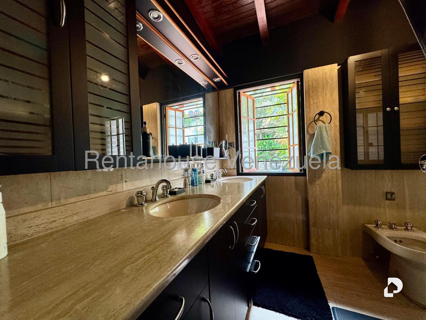 Casa en Alto Prado, Caracas – 30