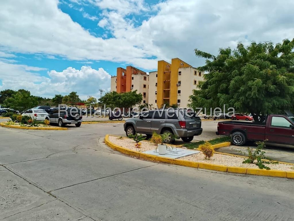 Apartamento en Paraparal, Los Guayos - 1