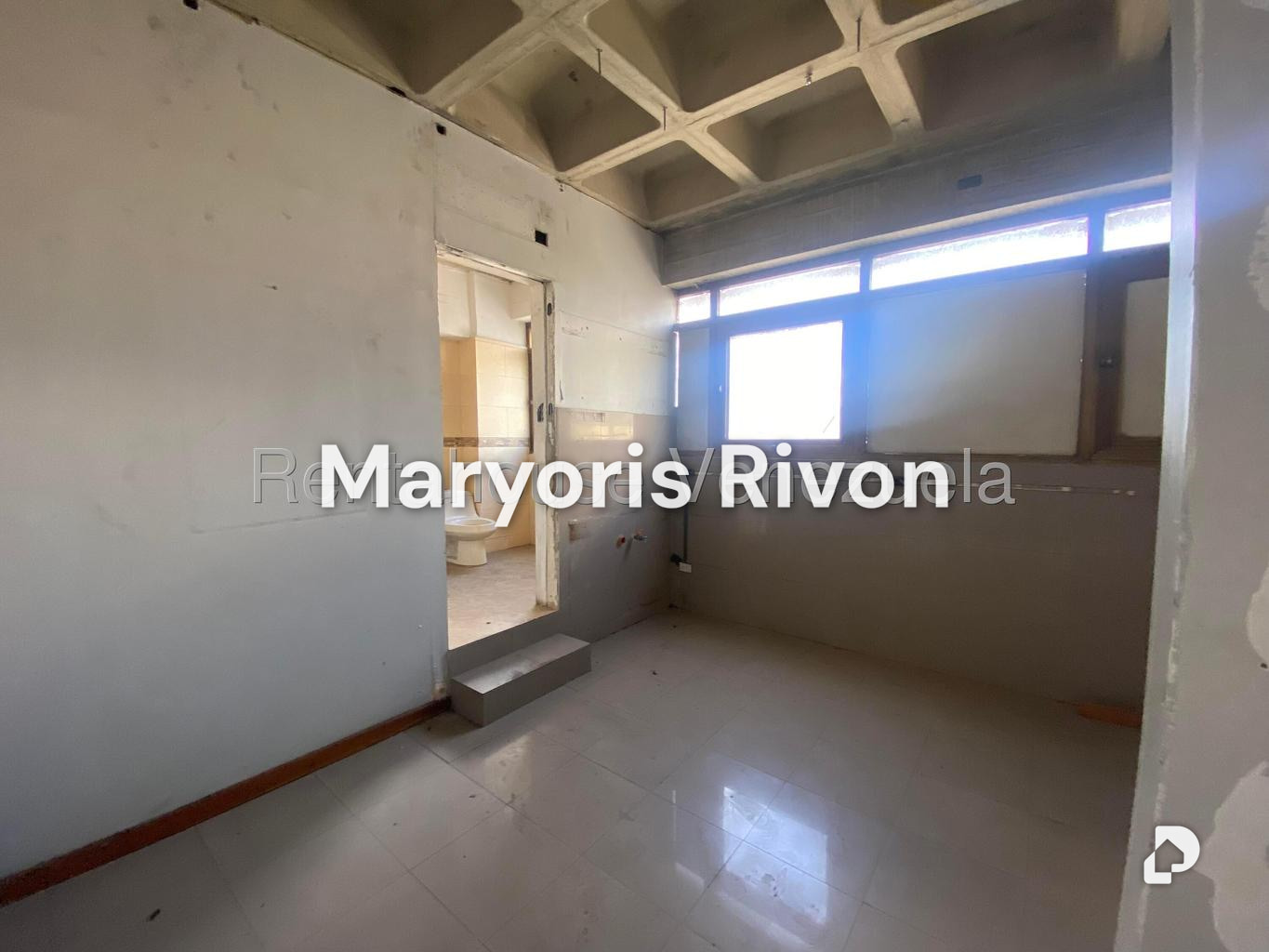 Local comercial en La Yaguara, Caracas – 17