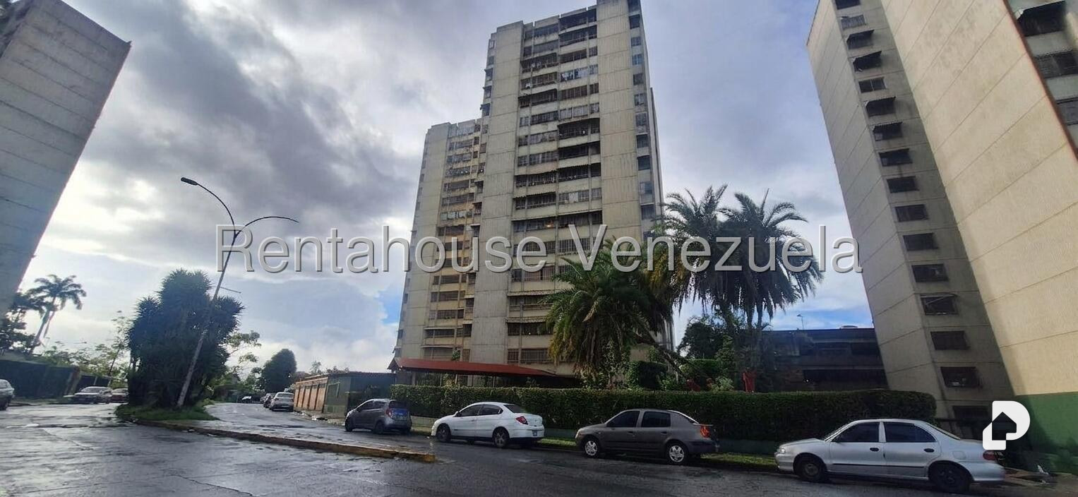 Apartamento en La Rosaleda, San Antonio de Los Altos – 1