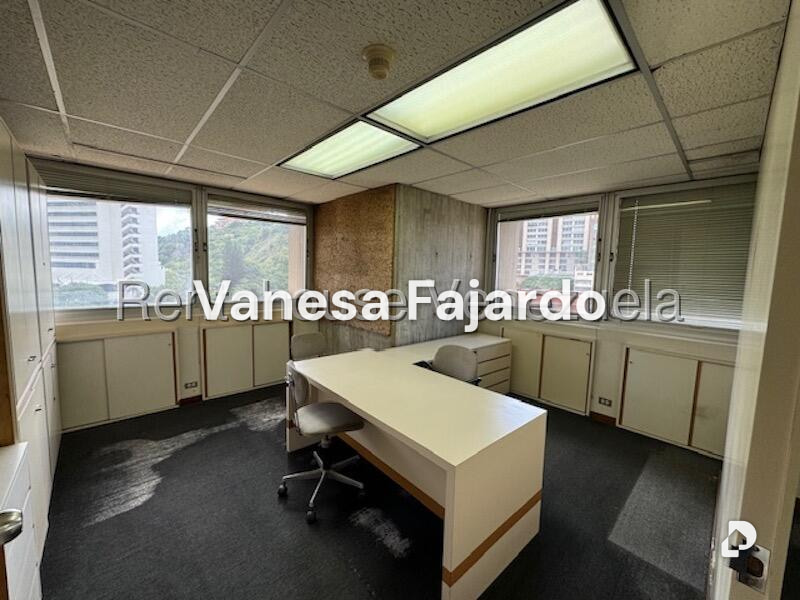 Oficina en Chuao, Caracas – 24