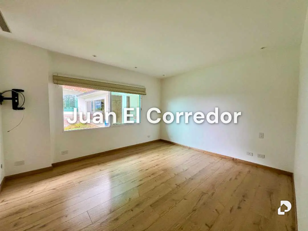 Casa en Alto Hatillo, Caracas – 19