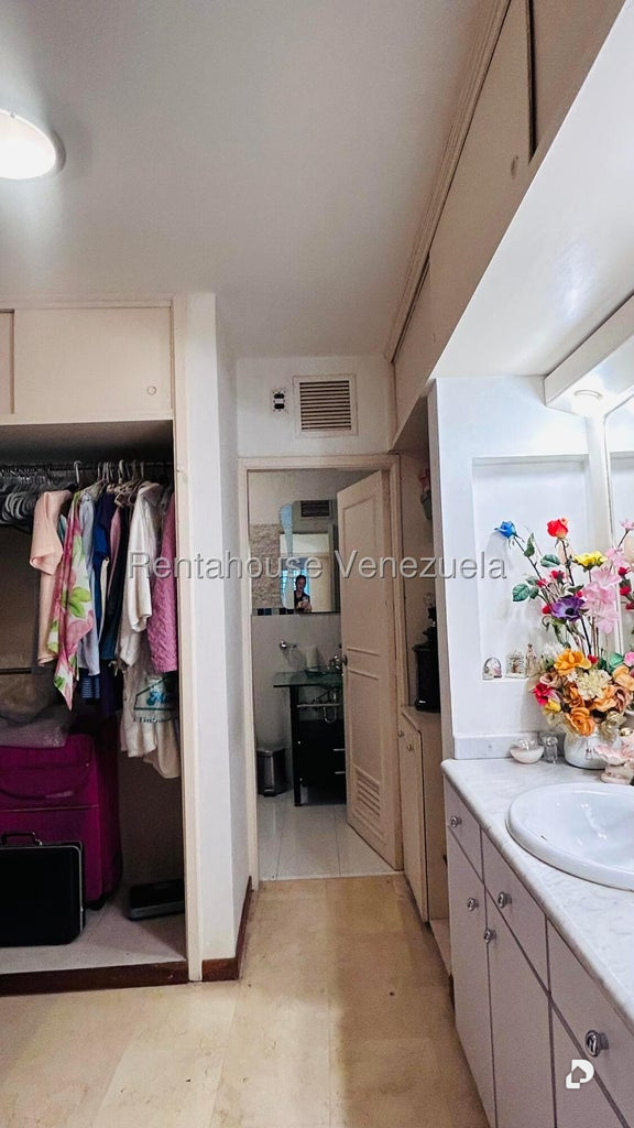 Casa en Lomas de Chuao, Caracas – 28