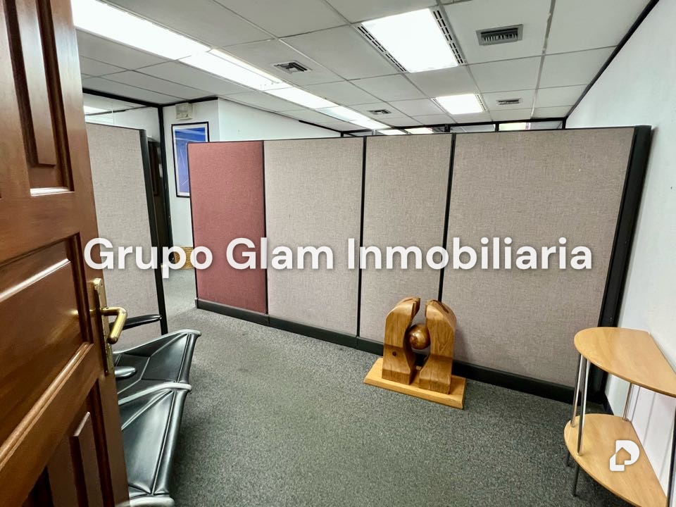 Oficina en Los Palos Grandes, Caracas – 19