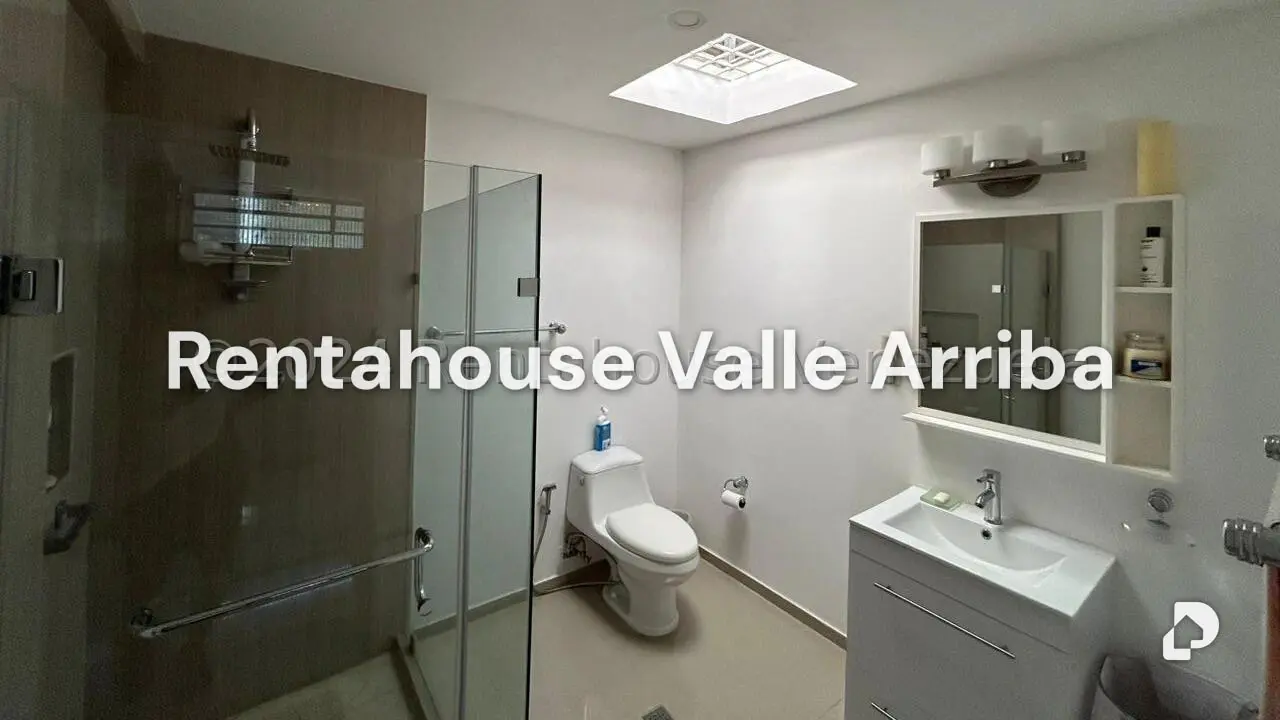 Casa en Cumbres de Curumo, Caracas – 25