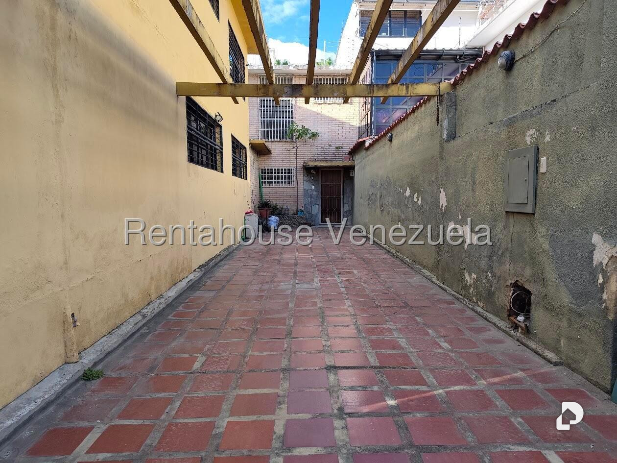 Casa en La California Sur, Caracas – 25