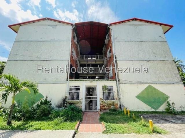 Apartamento en Urbanización Madre Maria, Maracay - 1