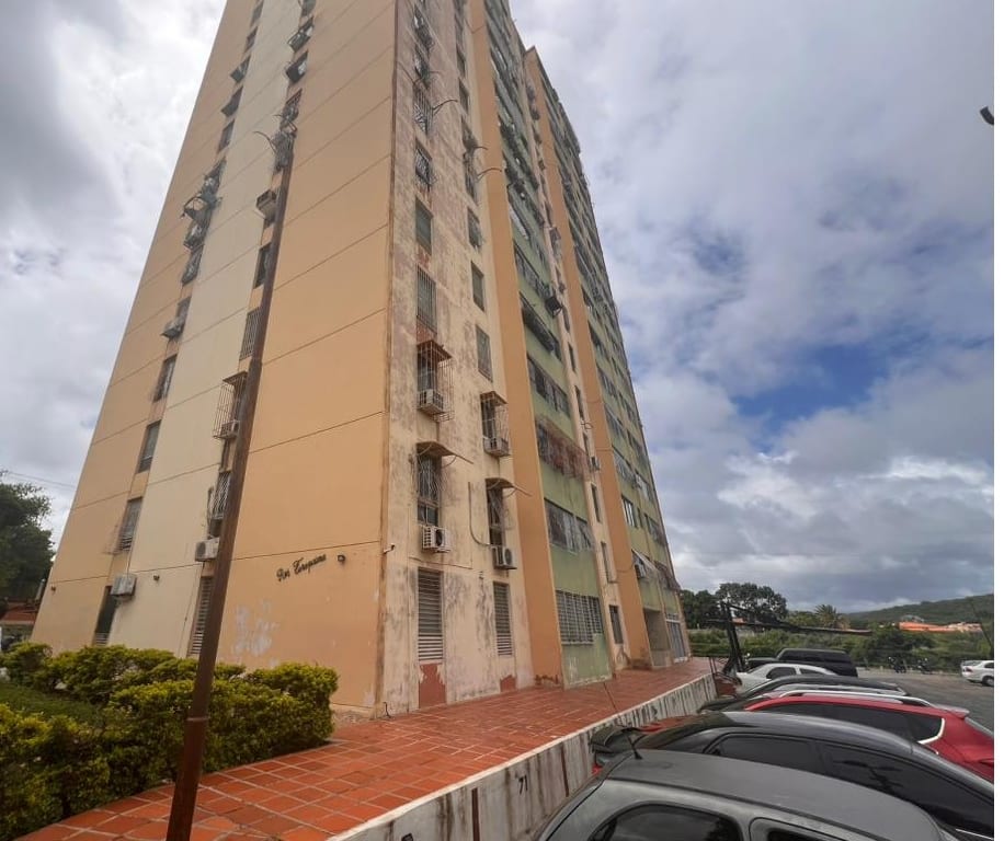 Apartamento en Club Hip. Las Trinitarias, Barquisimeto - 1