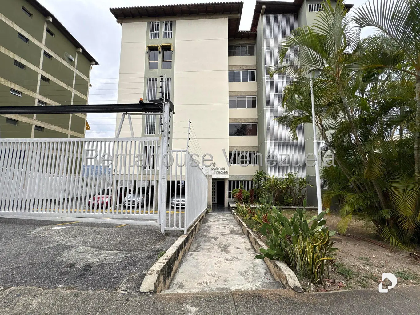 Apartamento en Terrazas de Santa Ines, Caracas – 1