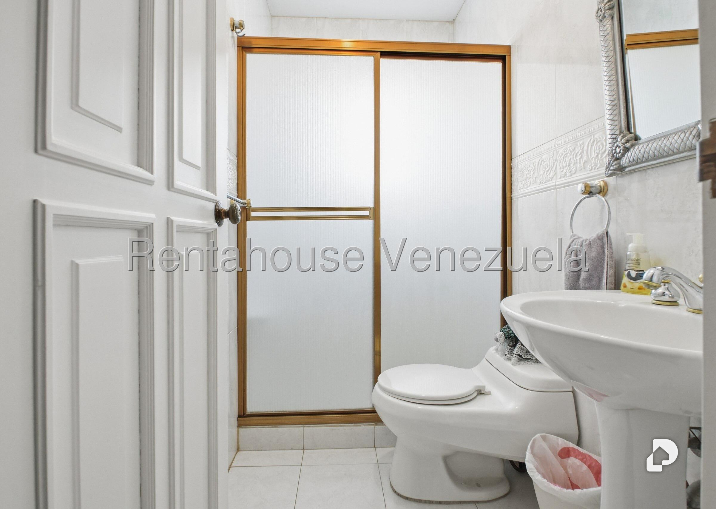 Casa en Los Naranjos (del Cafetal), Caracas – 30