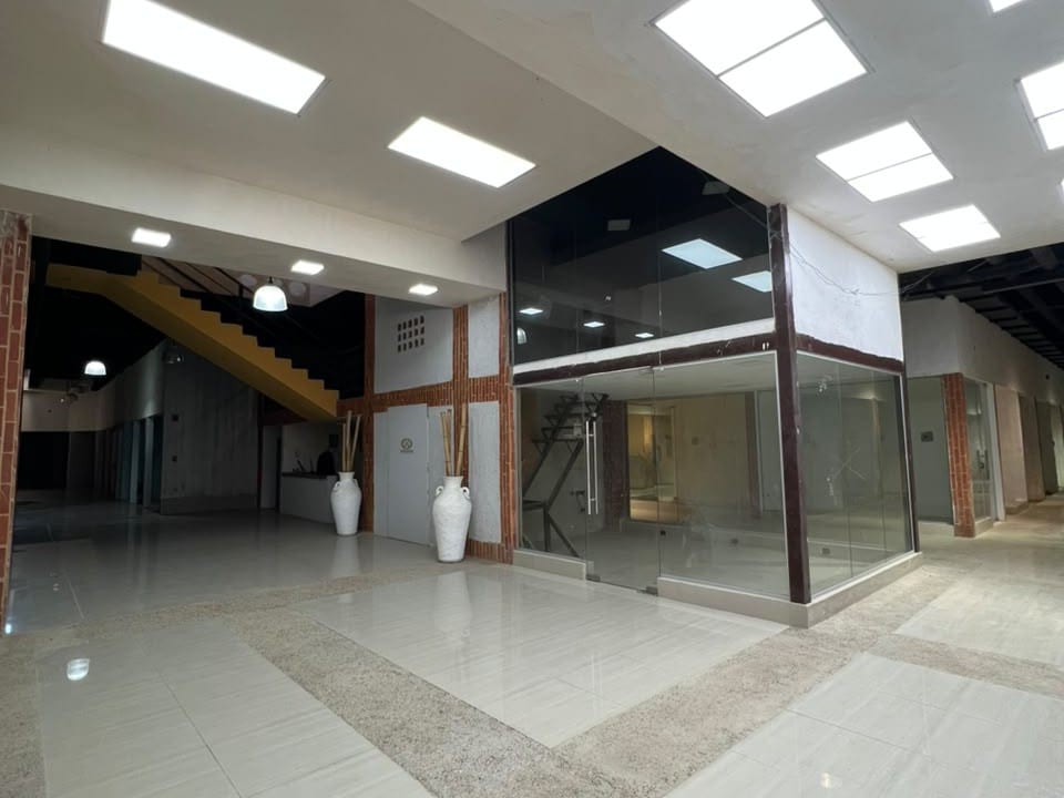 Local comercial en Parroquia Urbana San José, Valencia - 1