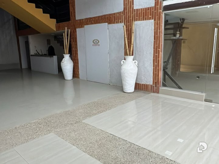 Local comercial en Parroquia Urbana San José, Valencia – 2