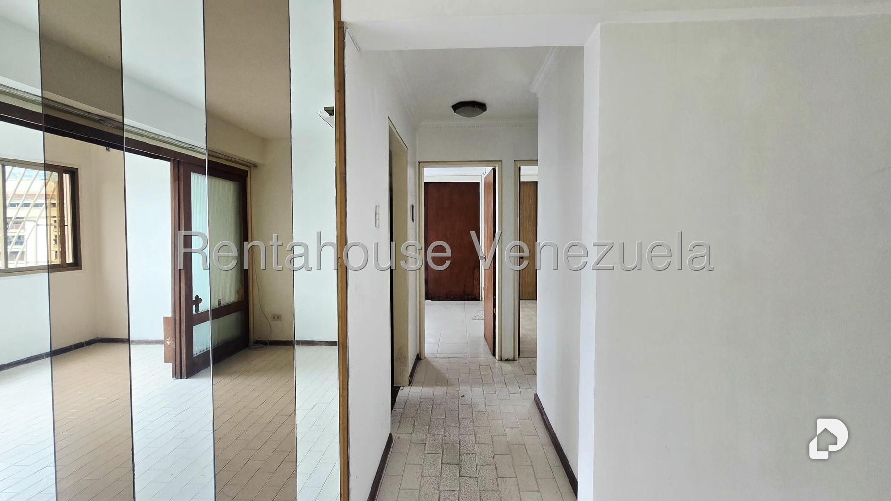 Apartamento en Los Palos Grandes, Caracas – 14