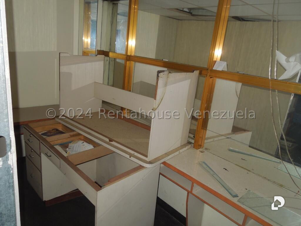 Local comercial en Parroquia Santa Rosalía, Caracas – 16