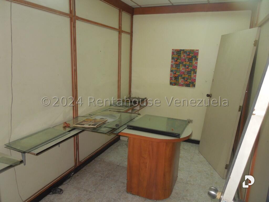 Local comercial en Parroquia Santa Rosalía, Caracas – 11