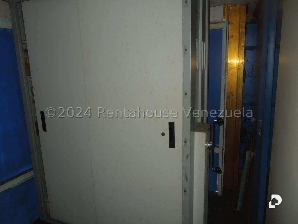 Local comercial en Parroquia Santa Rosalía, Caracas – 24