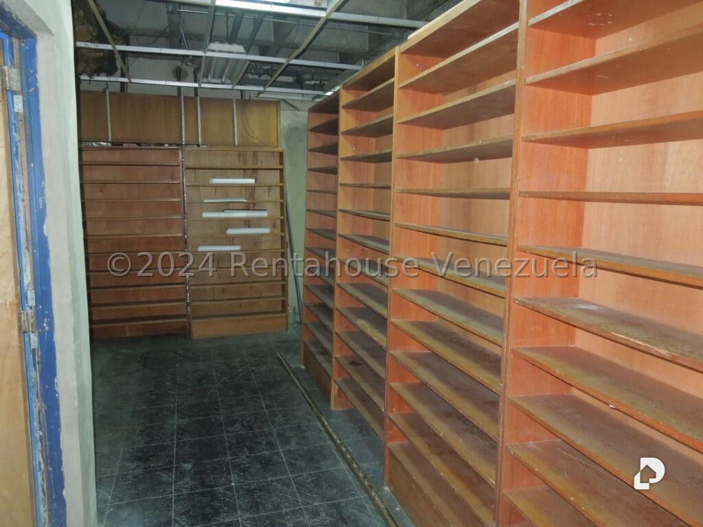 Local comercial en Parroquia Santa Rosalía, Caracas – 25