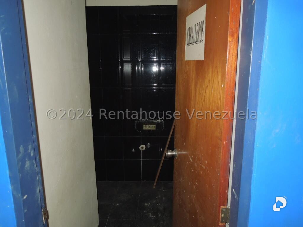 Local comercial en Parroquia Santa Rosalía, Caracas – 19
