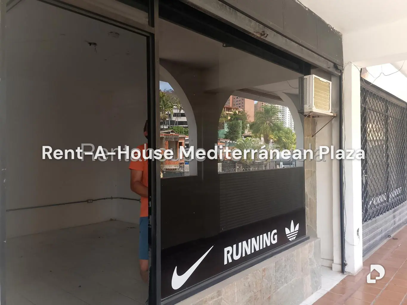 Commercial space in Parroquia Urbana San José, Valencia – 3