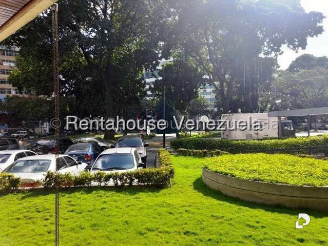 Oficina en La Castellana, Caracas – 18