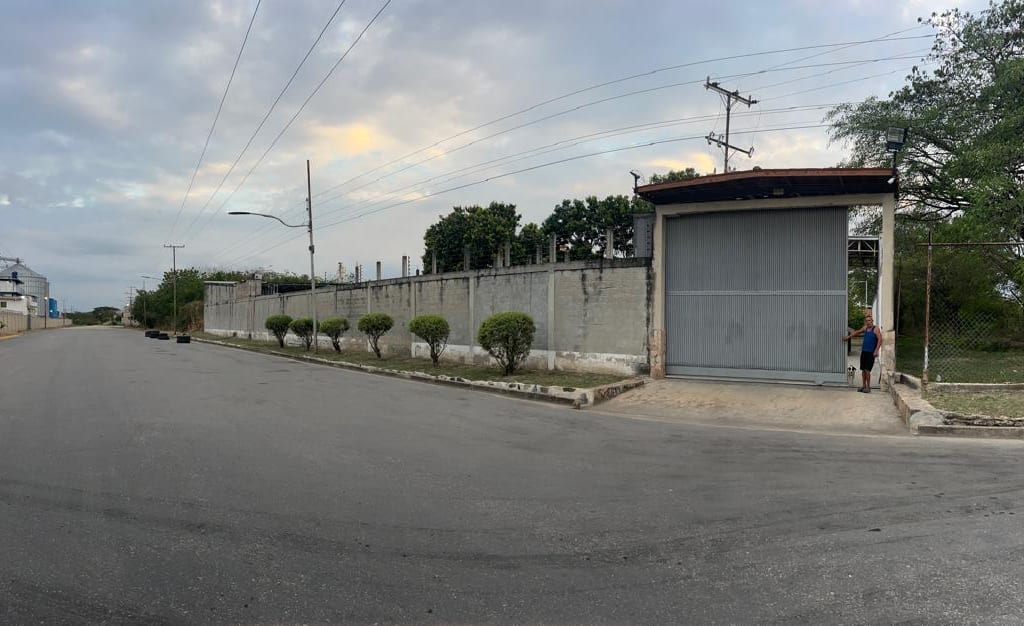 Warehouse in Parcelam. Ind. El Tigre, Guacara - 1