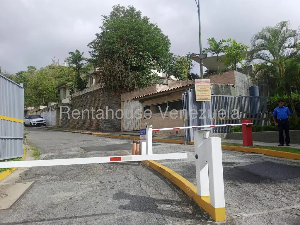 Land in El Cafetal, Caracas - 1