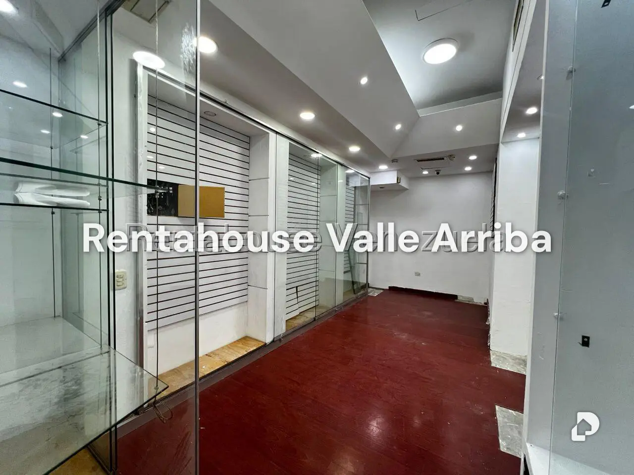 Local comercial en Santa Fe Norte, Caracas – 2