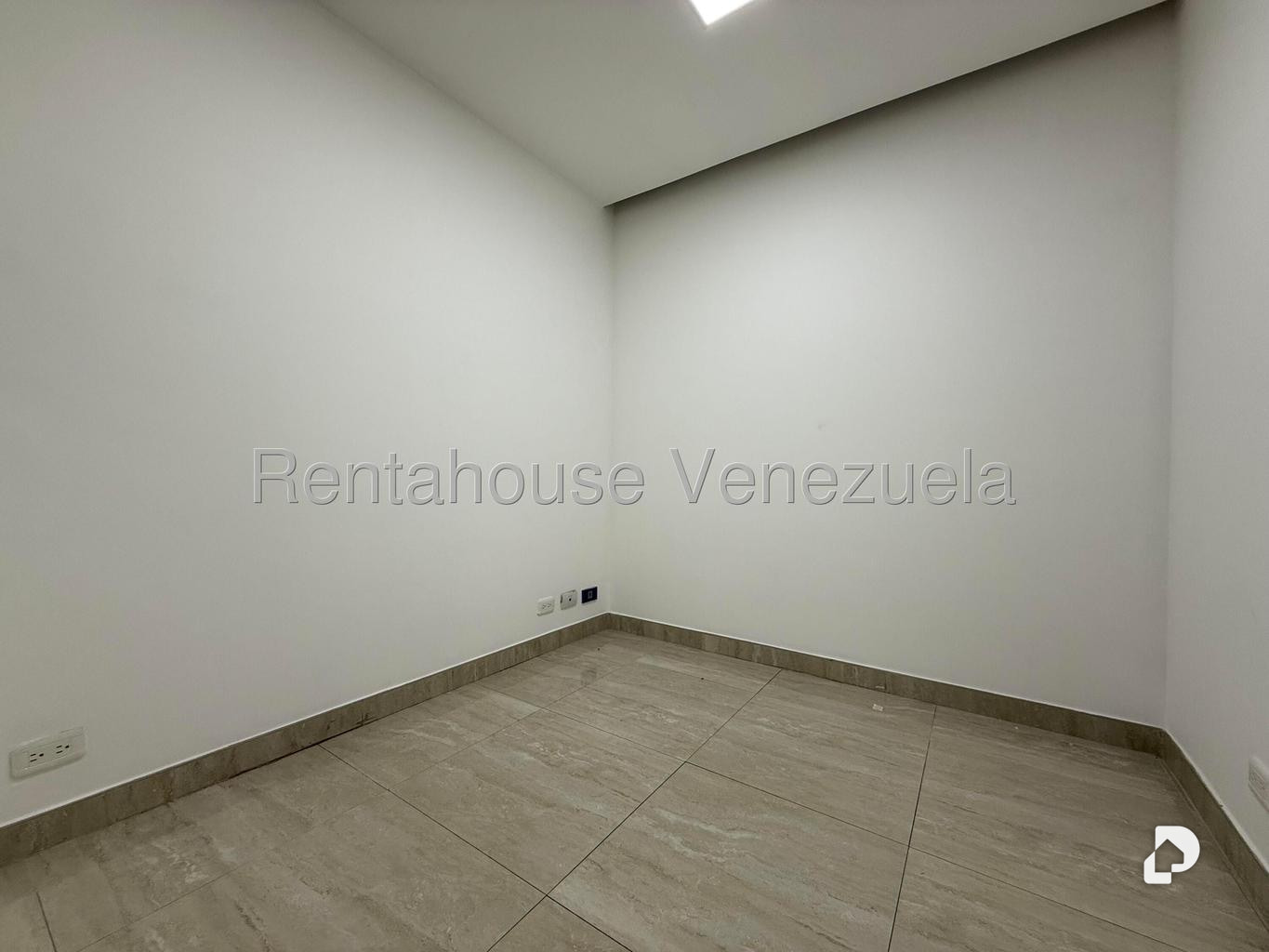 Local comercial en Los Palos Grandes, Caracas – 16