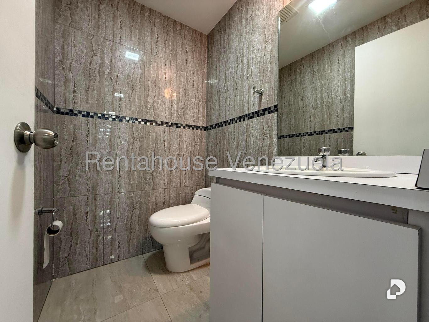 Local comercial en Los Palos Grandes, Caracas – 25