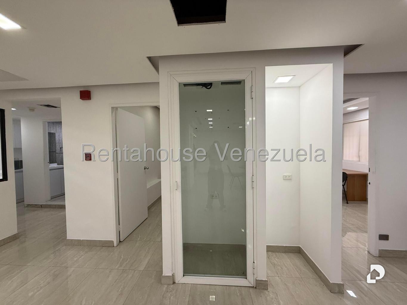 Local comercial en Los Palos Grandes, Caracas – 22