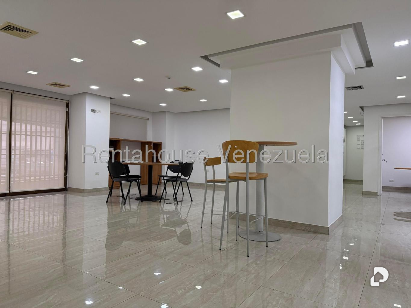 Local comercial en Los Palos Grandes, Caracas – 12