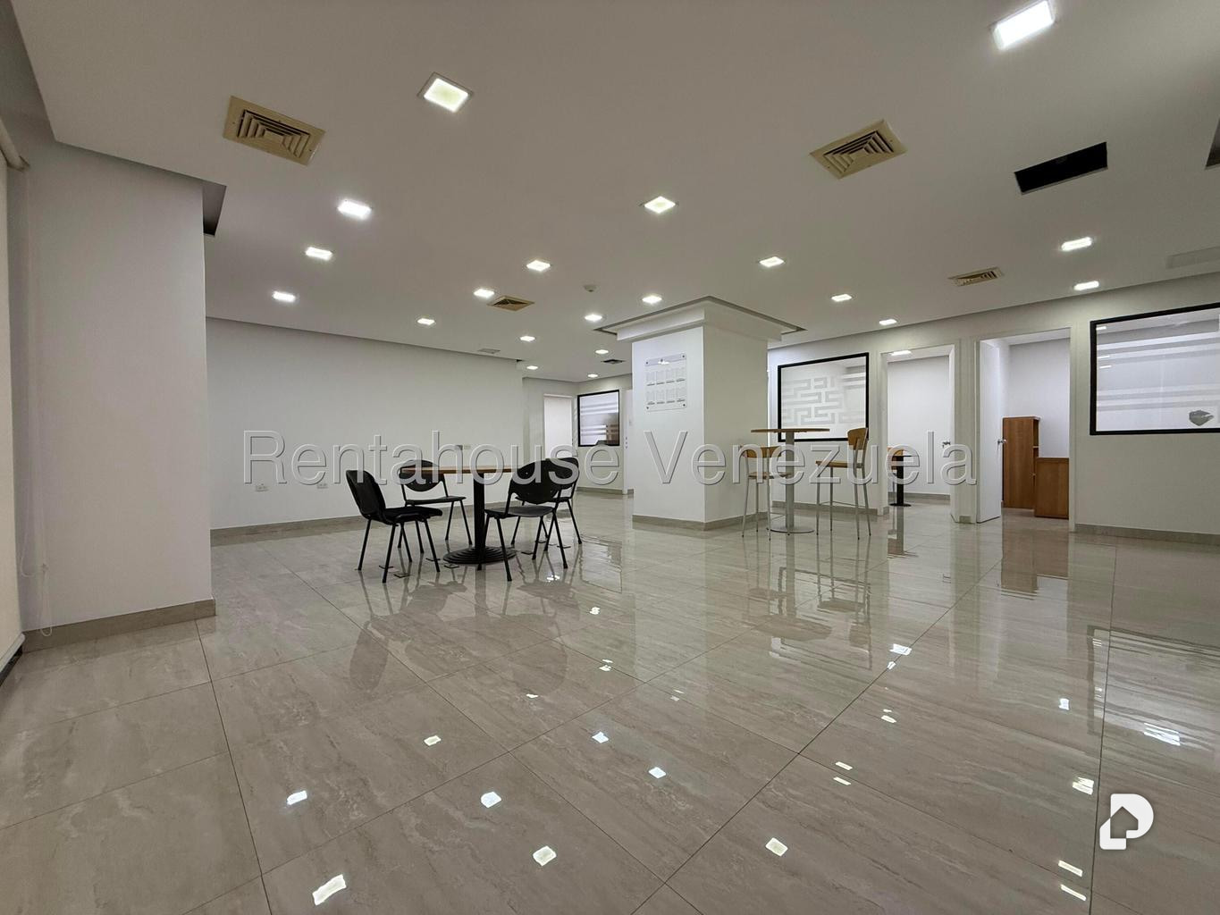 Local comercial en Los Palos Grandes, Caracas – 10
