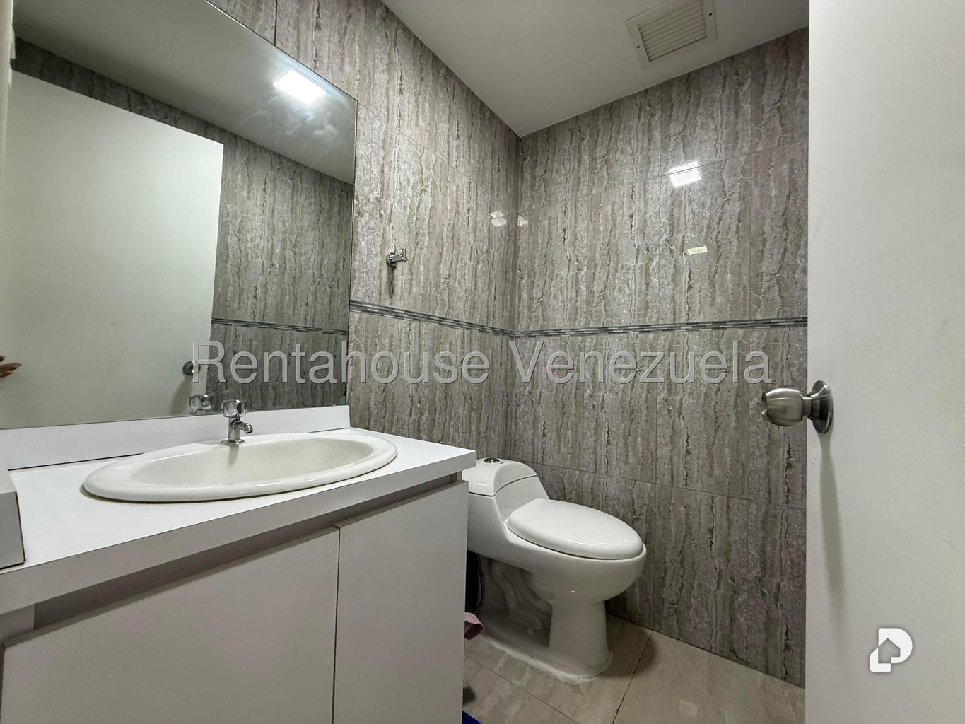 Local comercial en Los Palos Grandes, Caracas – 26