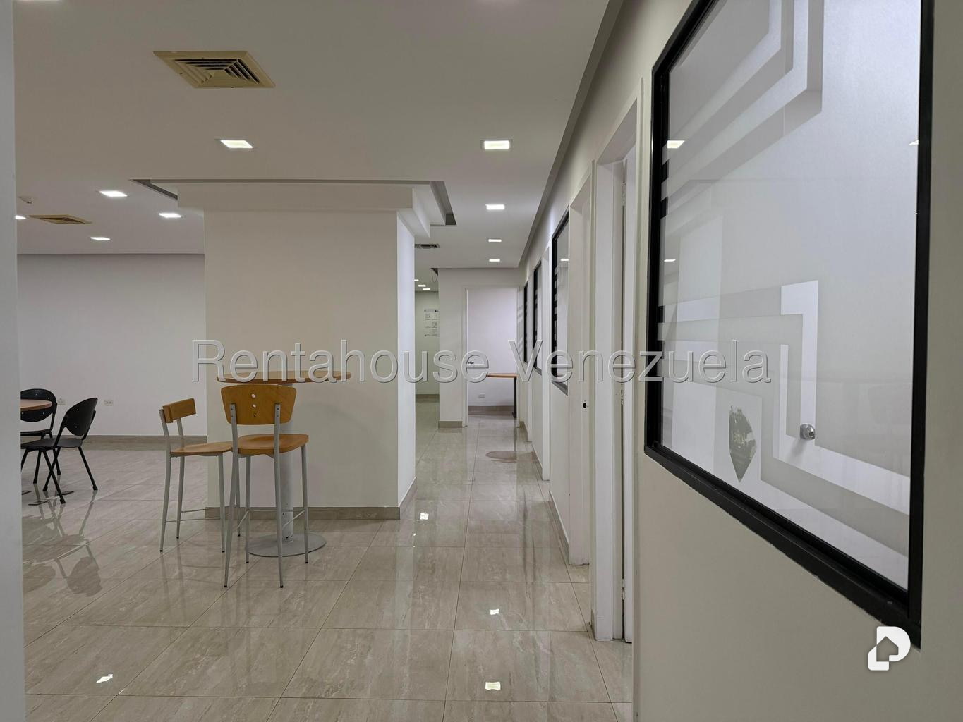 Local comercial en Los Palos Grandes, Caracas – 13