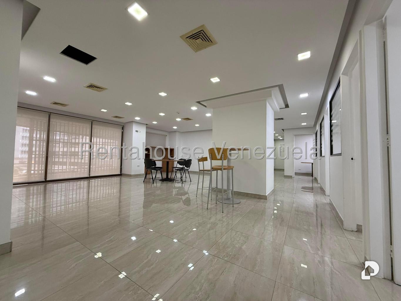 Local comercial en Los Palos Grandes, Caracas – 11