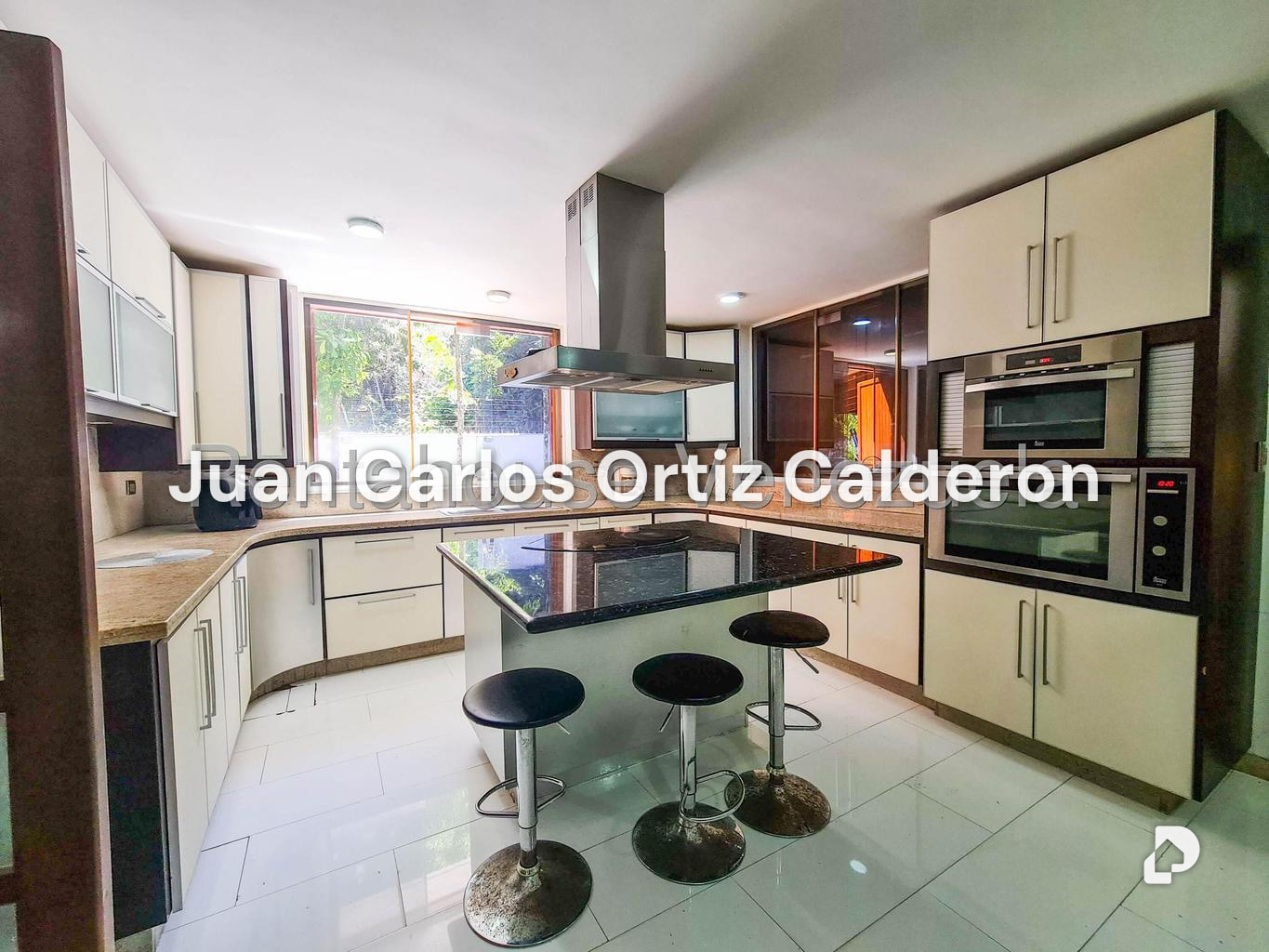 Casa en Cumbres de Curumo, Caracas – 24