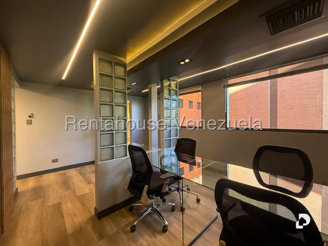 Oficina en La Castellana, Caracas – 12