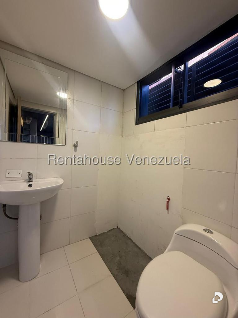 Oficina en La Castellana, Caracas – 15